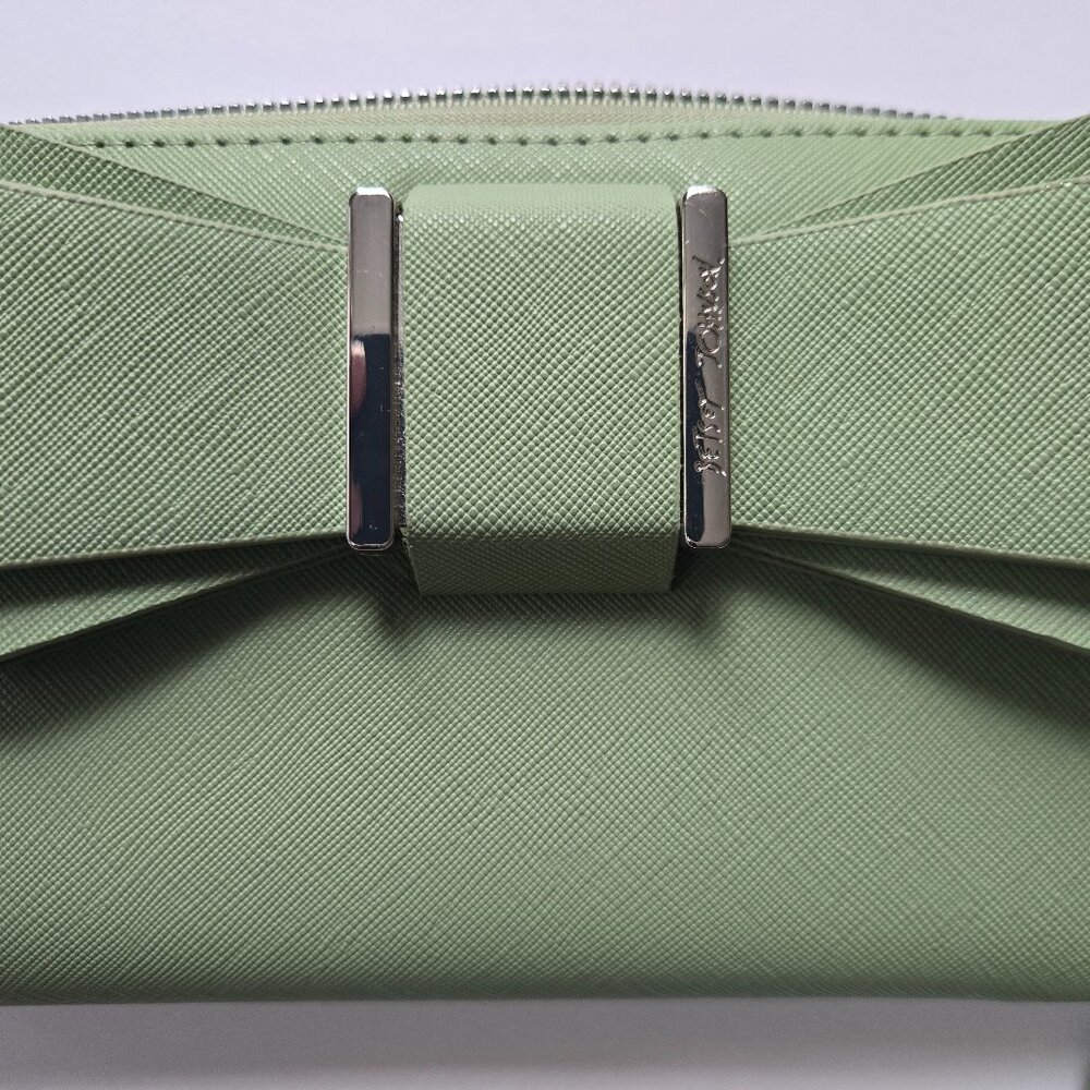 Betsy Johnson Boxed Zip Around Bow Wallet Wristlet - Picture 2 of 8
